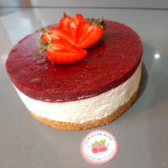 CHEESE CAKE CU FRUCTE DE PADURE Gramaj minim – 1.5kg