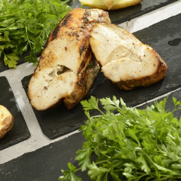 PIEPT DE CURCAN UMPLUT CU ROSII CONFIATE SPANAC SI SOS DE MERISOARE 1kg